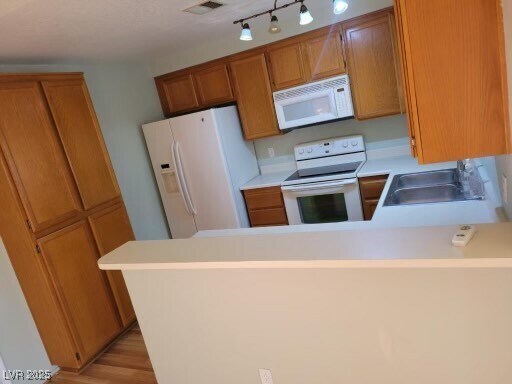 Building Photo - 2200 Highpointe Dr