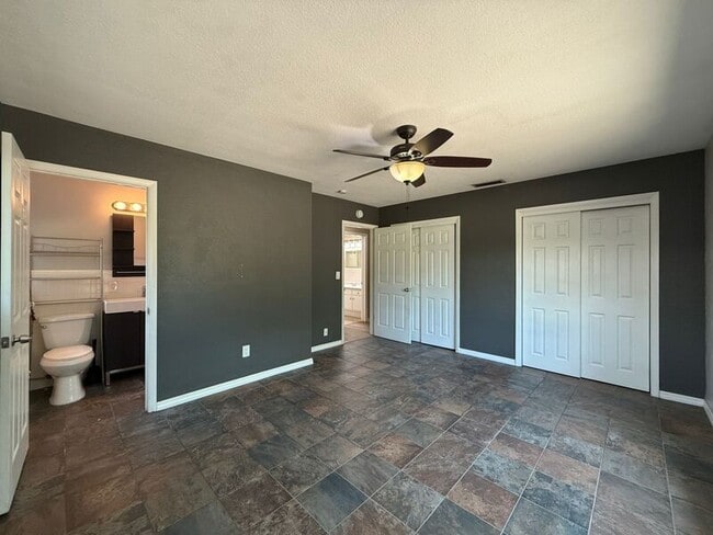 Building Photo - 2565 Granada Cir W