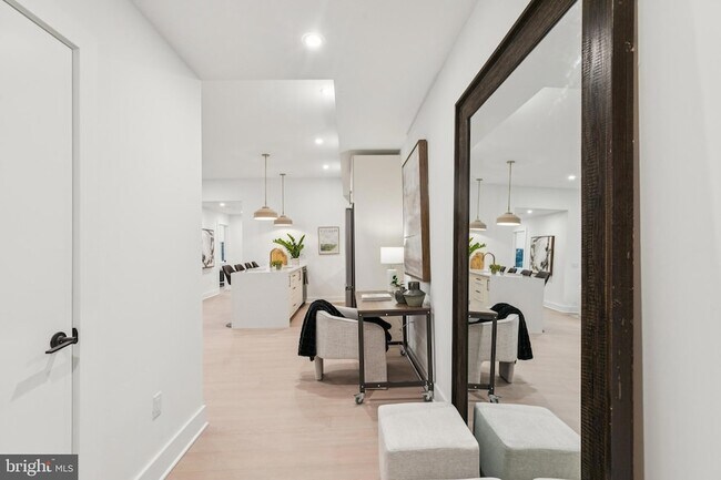 Building Photo - 30-30 W Allens Ln