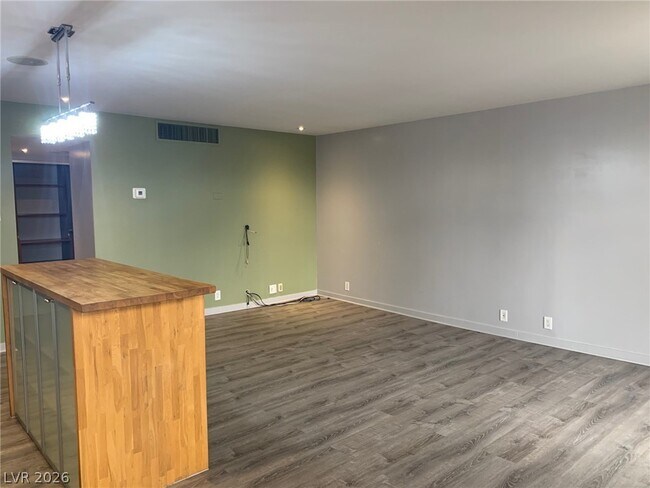 Building Photo - 3111 Bel Air Dr