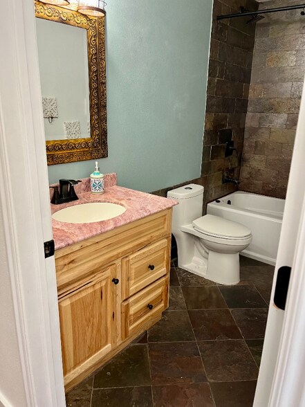 Building Photo - 742 150 S