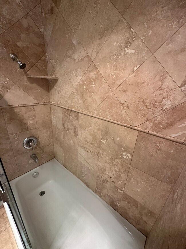 Building Photo - Beautiful 2 bed / 2.5 bath / 1,218 sqft Condo in Solana Beach - Available 01/26