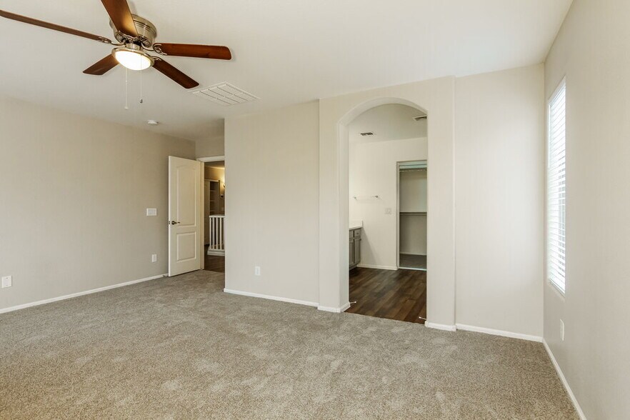 Building Photo - 2348 W White Feather Ln