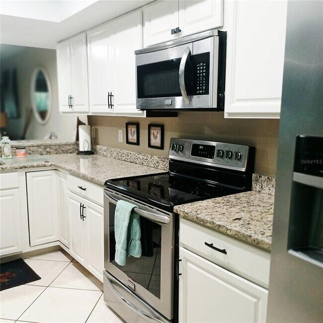 Building Photo - 7143 Wood Creek Dr