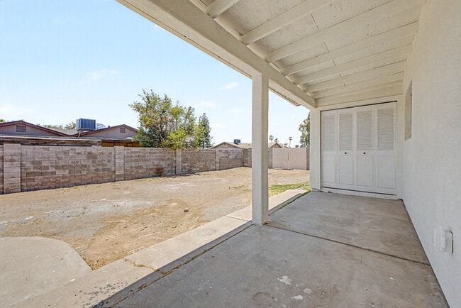Building Photo - Single Family