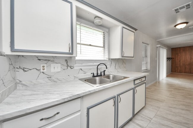 Building Photo - 4830 Ridgestone St