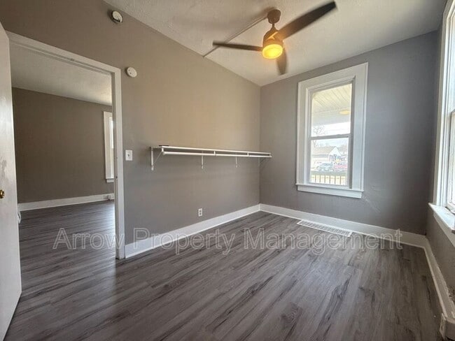 Building Photo - 715 Ella St