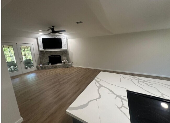 Building Photo - 371 Carriage Trail