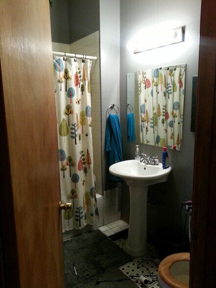 Building Photo - 2350 W Augusta Blvd