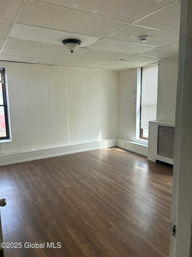 Building Photo - 300 Ontario St