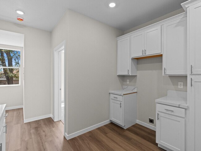 Building Photo - 50 Berrum Pl