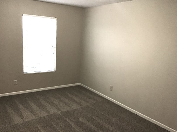 Building Photo - 991 Ravine Dr