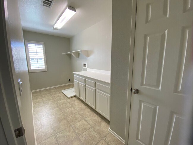 Building Photo - 28595 Autumn Ln