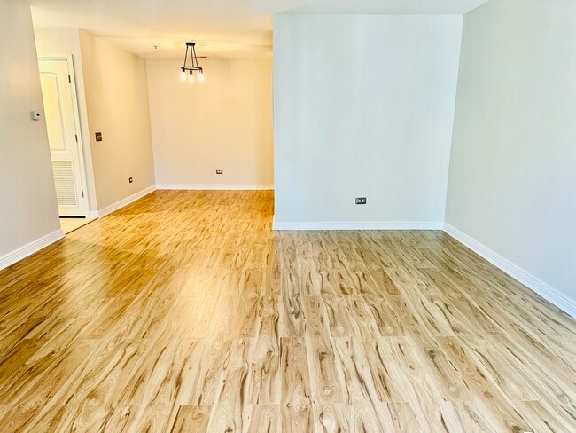 Building Photo - 57 E Hattendorf Ave