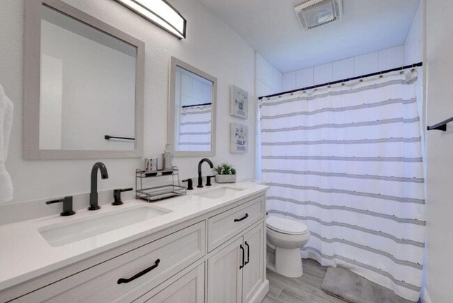 Building Photo - 543 SE Greenway Terrace