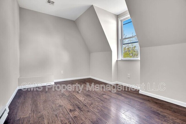 Building Photo - 142-144-144 Seymour Ave