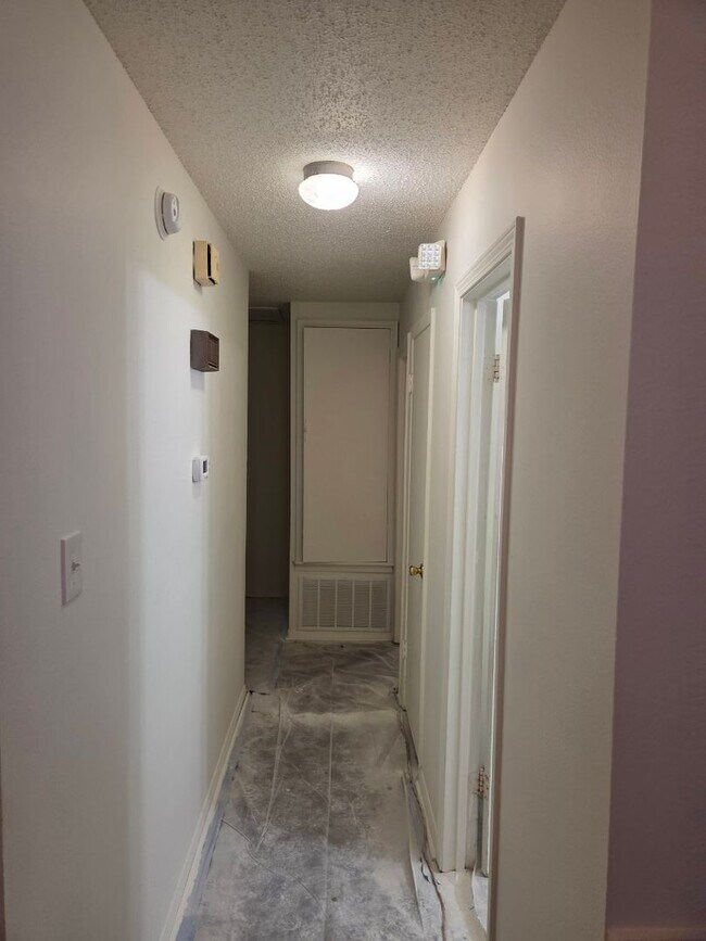 Building Photo - 3/2 in Claremont Subdivision