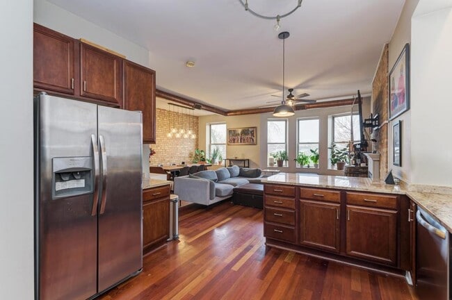 Building Photo - 6501 S Kimbark Ave