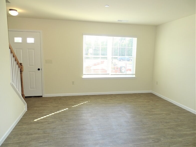 Building Photo - 852 Byler Cir