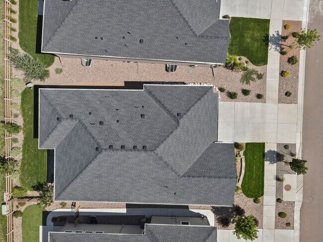 Building Photo - Single Family w/ Elegance