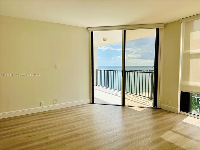 Building Photo - 1901 Brickell Ave
