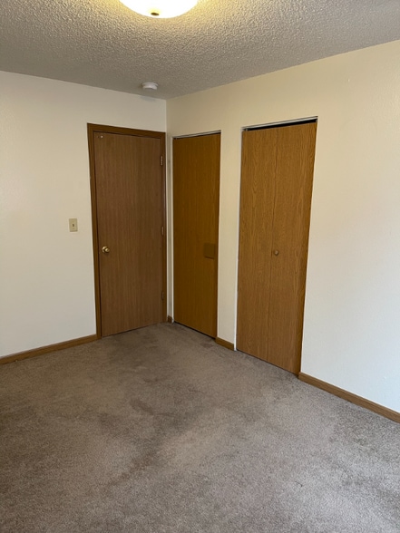 Building Photo - 510 S Van Buren St