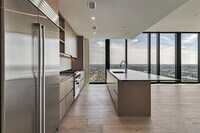 Building Photo - 610 Davis St