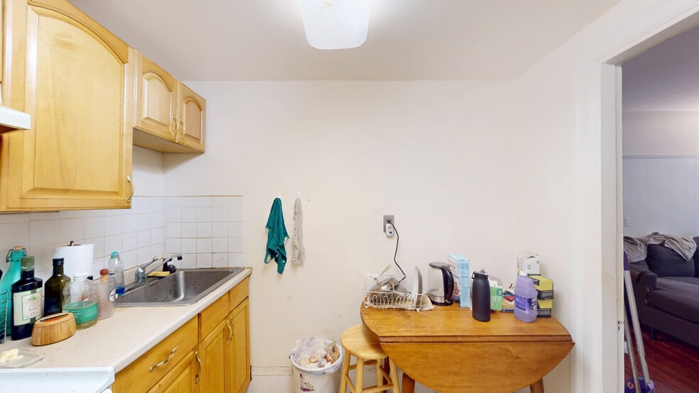 Building Photo - 1069 Beacon St