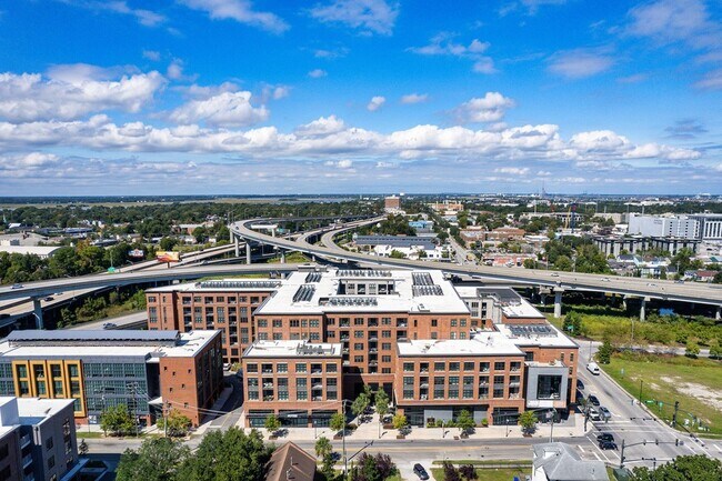 Building Photo - 601 Meeting St
