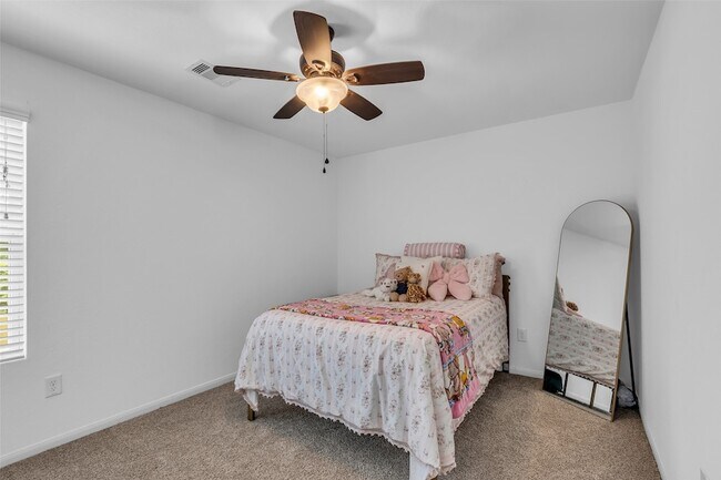 Building Photo - 16718 Warbler Dr