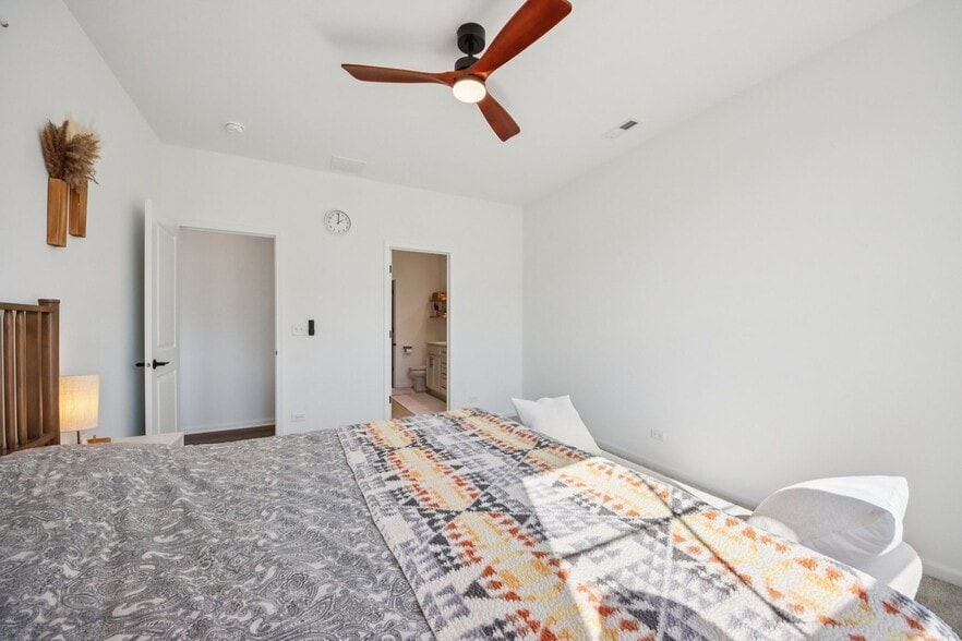 Building Photo - 714 Alberta Ave