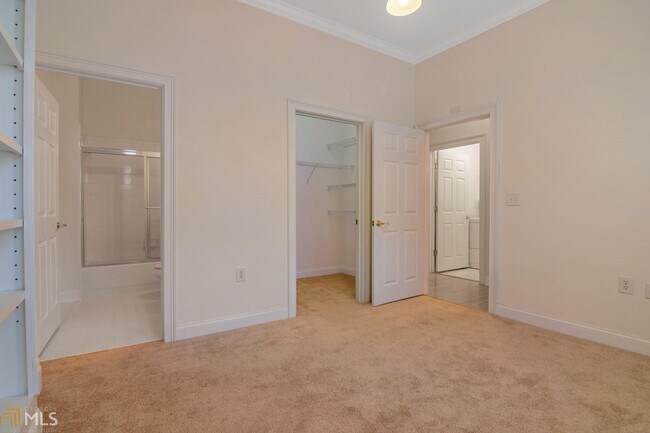 Building Photo - 5415 Northland Dr