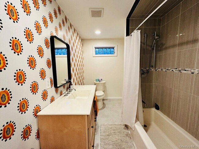 Building Photo - 117 Seven Hills Lake Dr