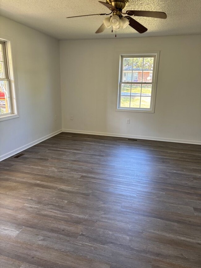 Building Photo - 3 Bedroom 2 Bath Spencer, NC Home