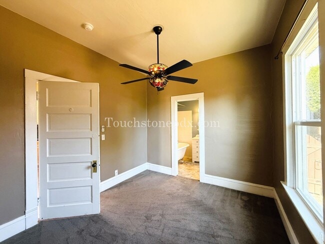 Building Photo - Contemporary 2 BD | 1 BA Home w/ Private B...