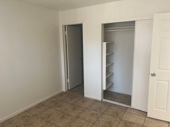 Building Photo - Available 1 Bedroom Condo In Central Las V...