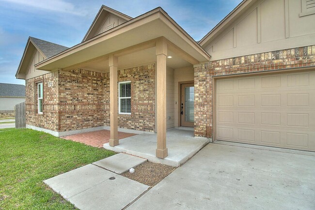 Building Photo - 3502 De Zavala St