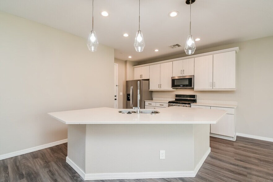 Building Photo - 9528 E Travertine Ave