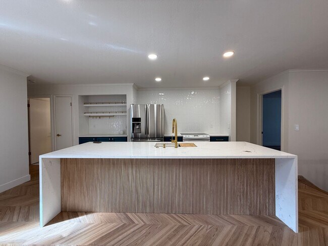 Building Photo - Beautifully Updated Home in Holladay