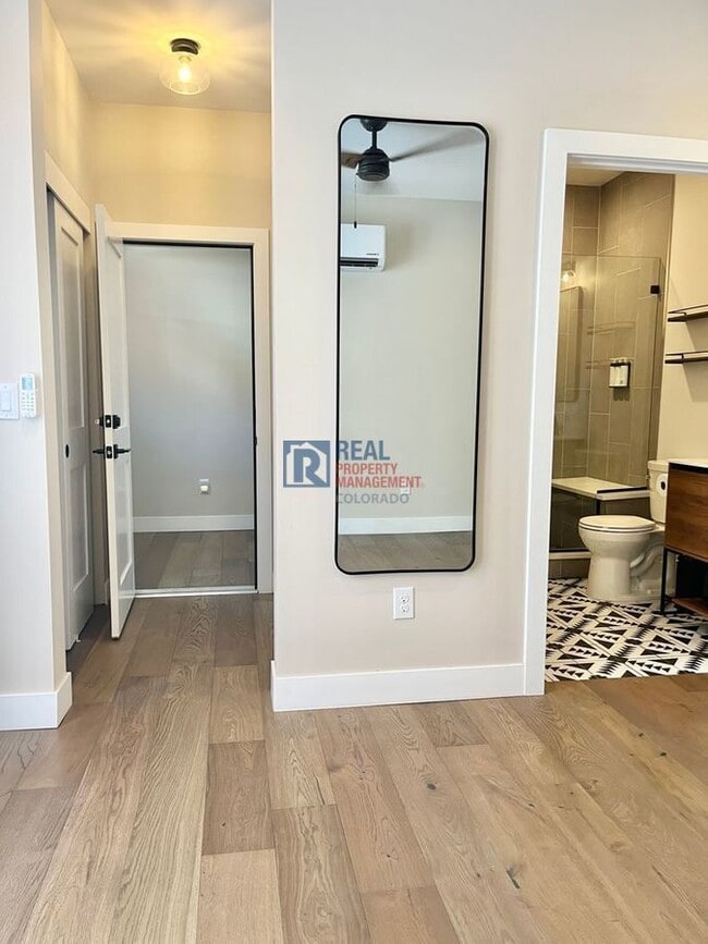 Building Photo - 127 1/2 S Pennsylvania St-