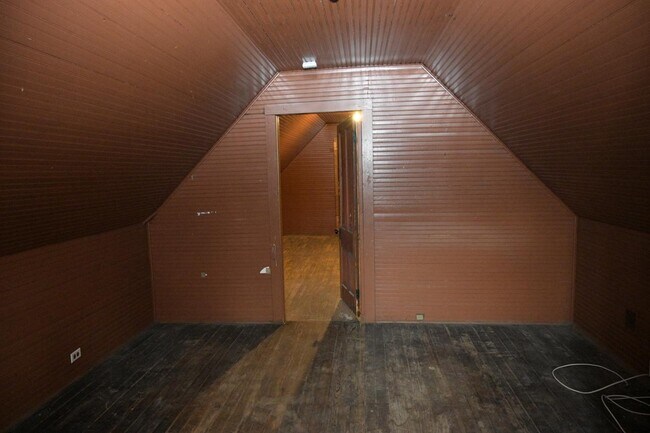 Building Photo - 2441 Templeton St