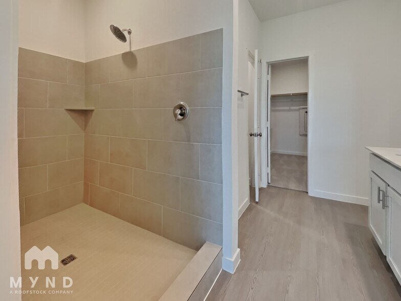 Building Photo - 10612 Ysasmendi Rdg