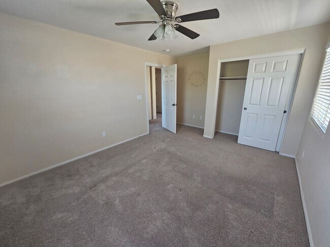 Building Photo - 4 BEDROOM HOME IN MOUNTAINS EDGE