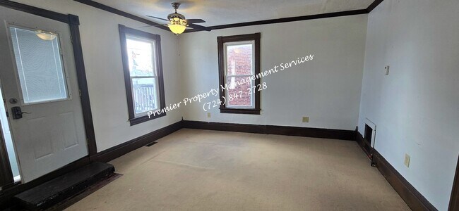 Building Photo - 102 S Main St