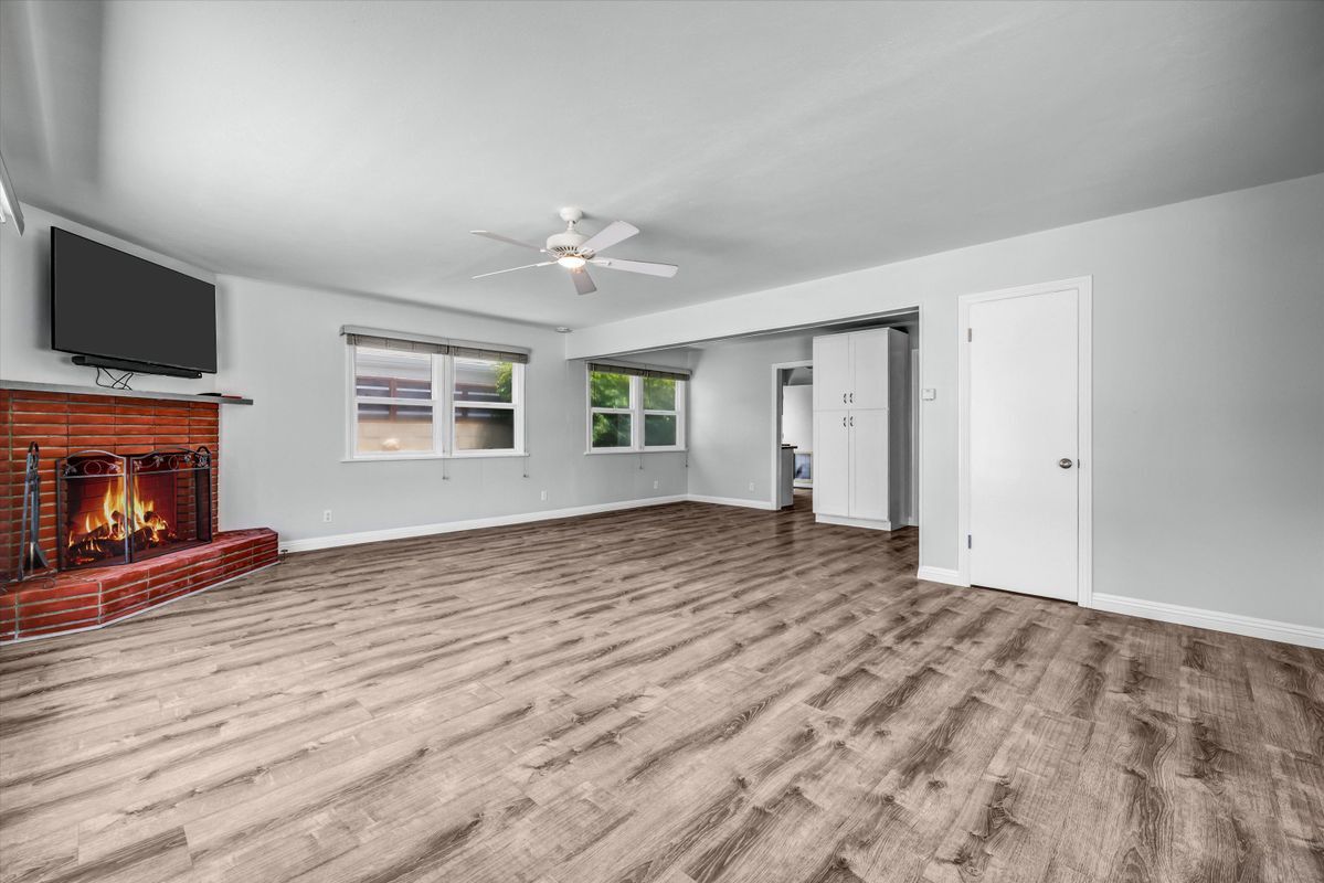 Building Photo - 221 Avocado St