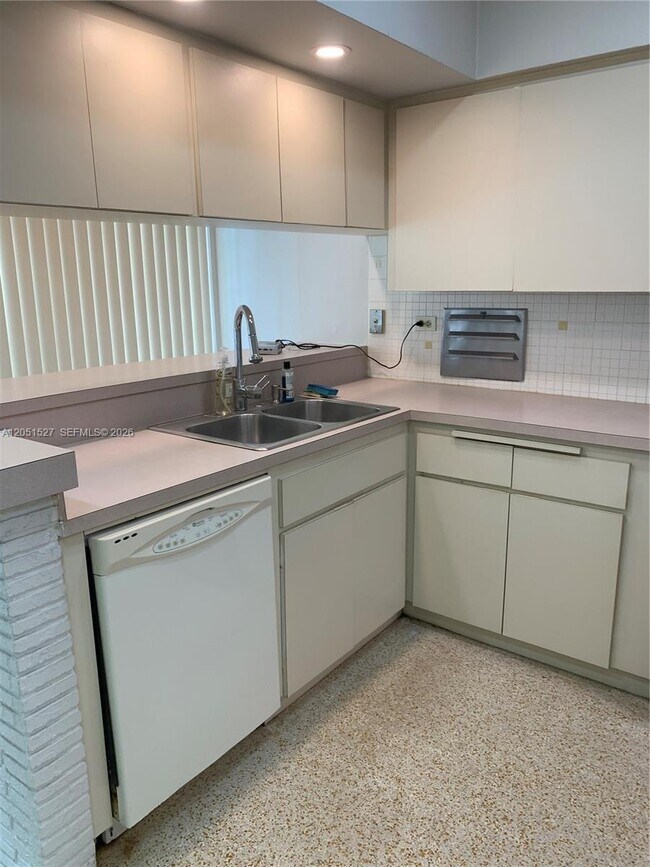 Building Photo - 1820 SW 98th Ct