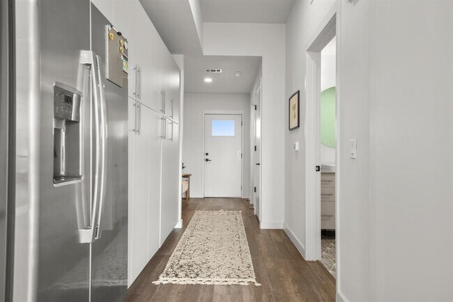 Building Photo - 4004 Banister Ln