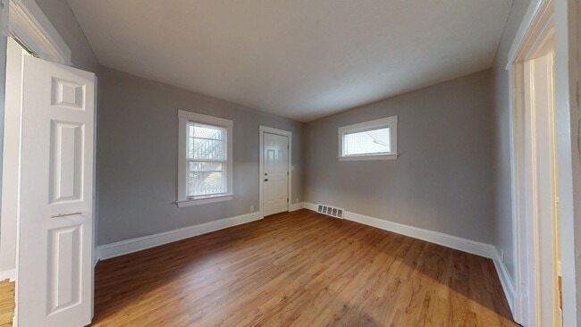 Building Photo - 4420 Bush Ave