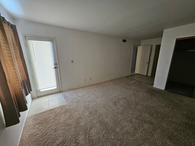 Building Photo - Laguna Nuevo Upstairs Condo in a Riverfront Community