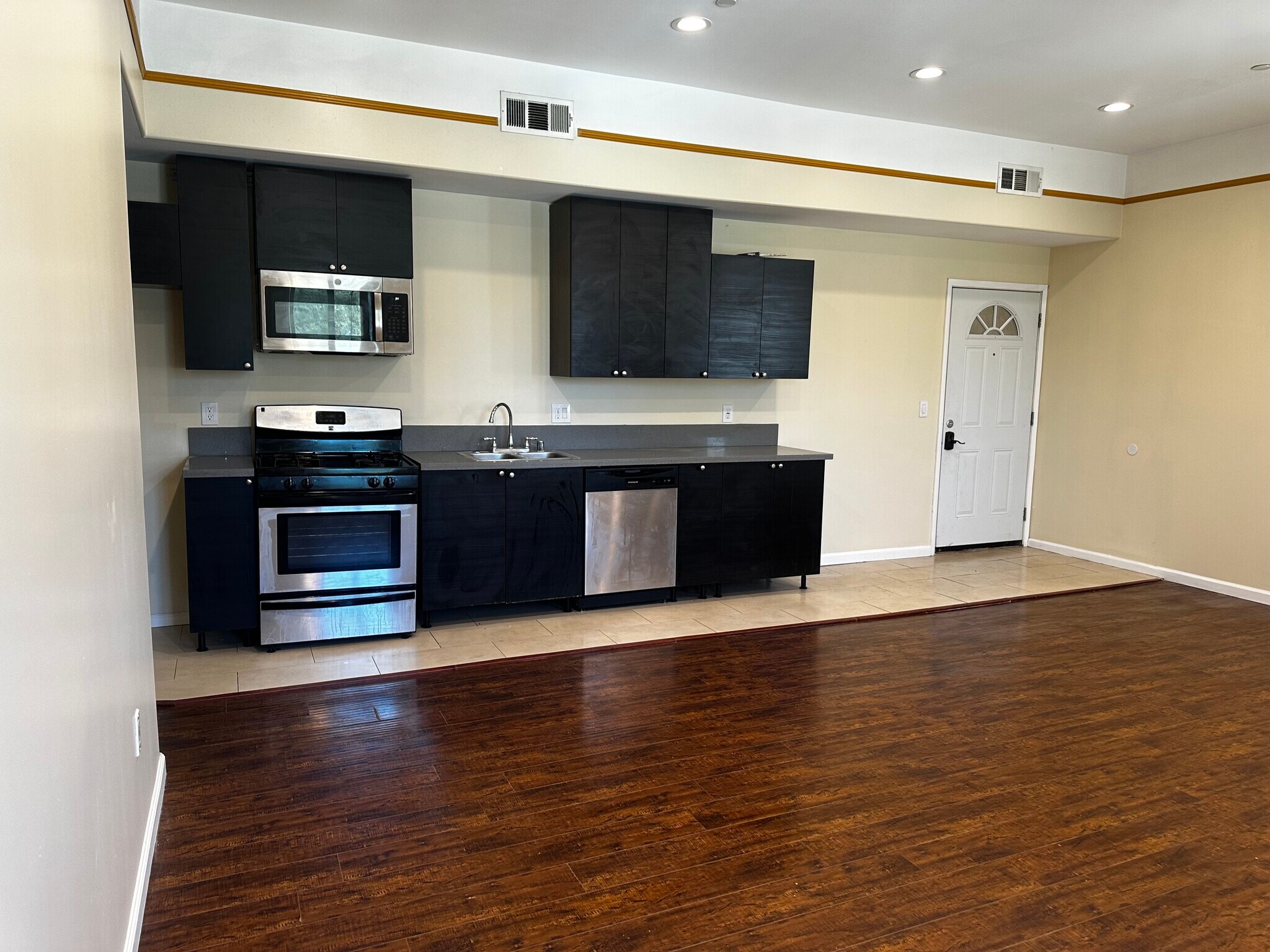 Building Photo - 14233 Tiara St